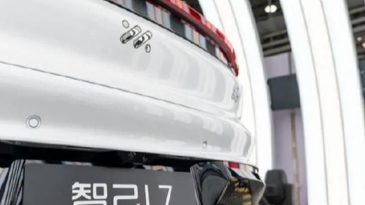 新能源下半场烽烟再起 传统车企展开反攻