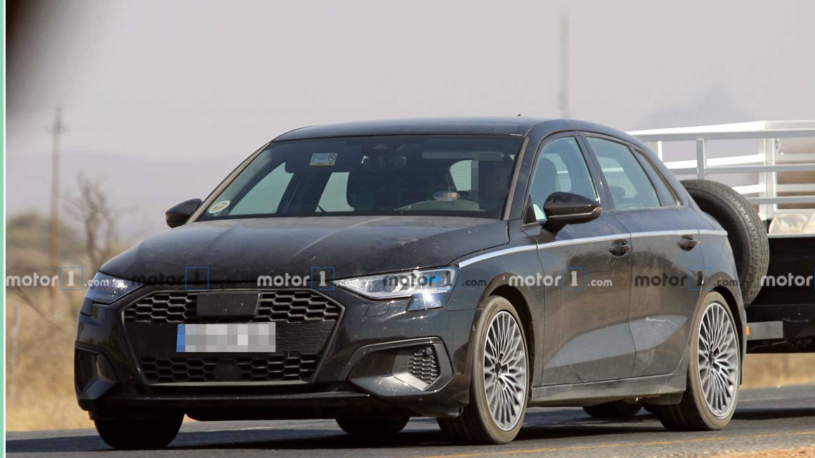 曝奥迪全新A3无伪谍照 内外多处调整/或10月亮相
