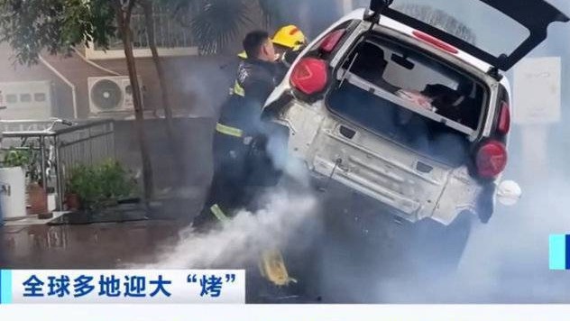 国产电车的遮羞布，被高温撕掉了