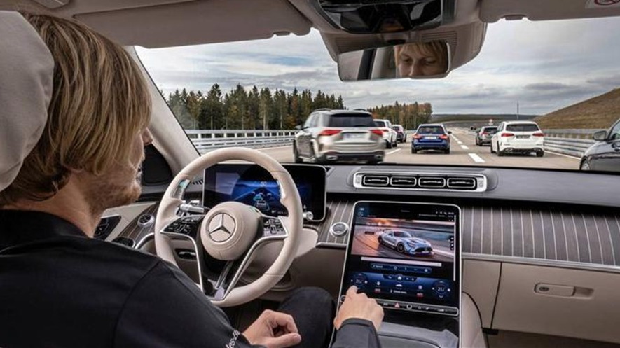 奔驰开了两个好头：“出事算我的”、“合法L3自动驾驶”