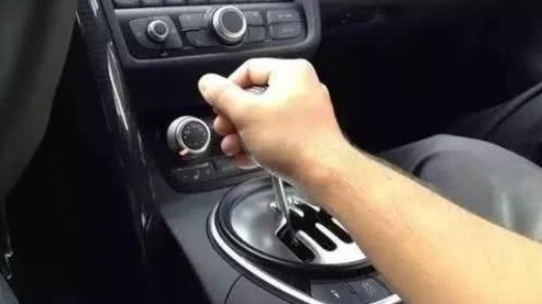 自动挡车“4大忌”，新手开车要注意
