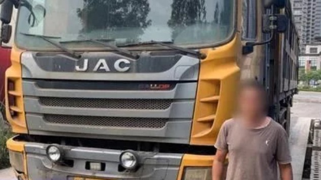 货车超载危害大!别拿安全当儿戏!