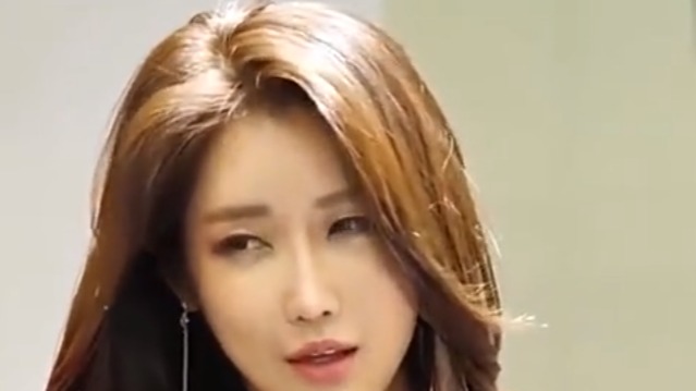 高冷极品车模，小姐姐颜值95分