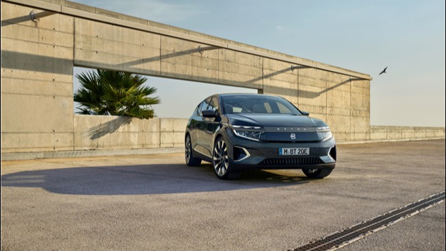 配全球首创48英寸共享全面屏 拜腾M-Byte首亮法兰克福