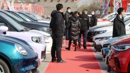 政策持续加码 新能源汽车下乡迎利好