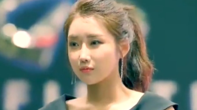 韩国时尚车模，不要轻易的嘟嘴，会被你迷倒！