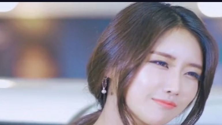 韩国顶级车模很皮 很可爱