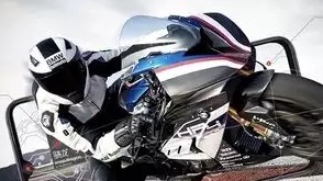 为什么摩托车右转弯更别扭？