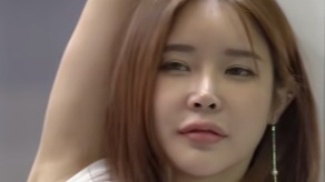 汽车模特秀现场，风采迷人