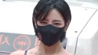 美女车模让人大吃一惊