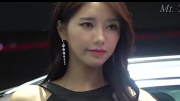 都说微胖才是极品，你们都错了，这个车模才是