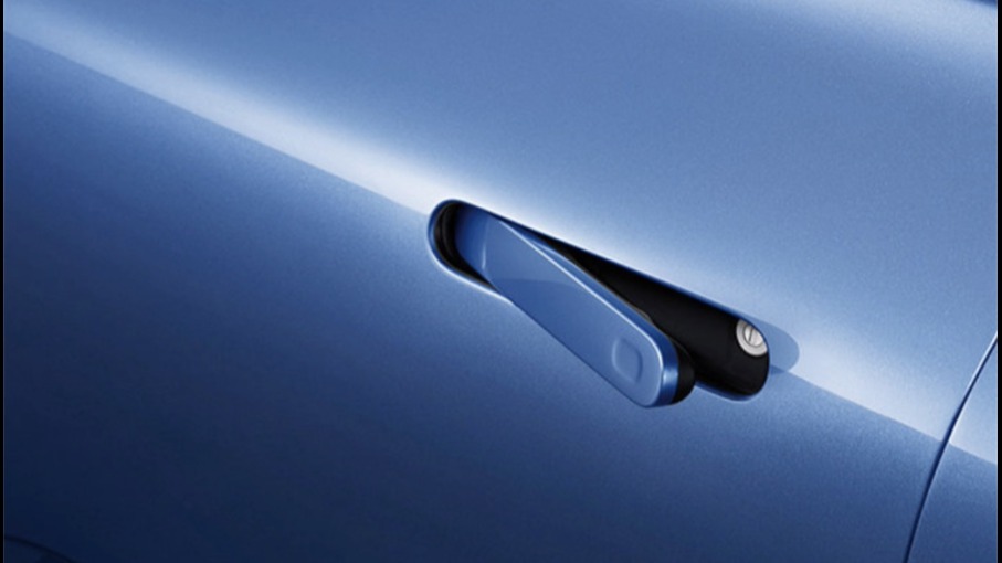 车主自救手册：隐藏式把手车门冬天冻住怎么开？