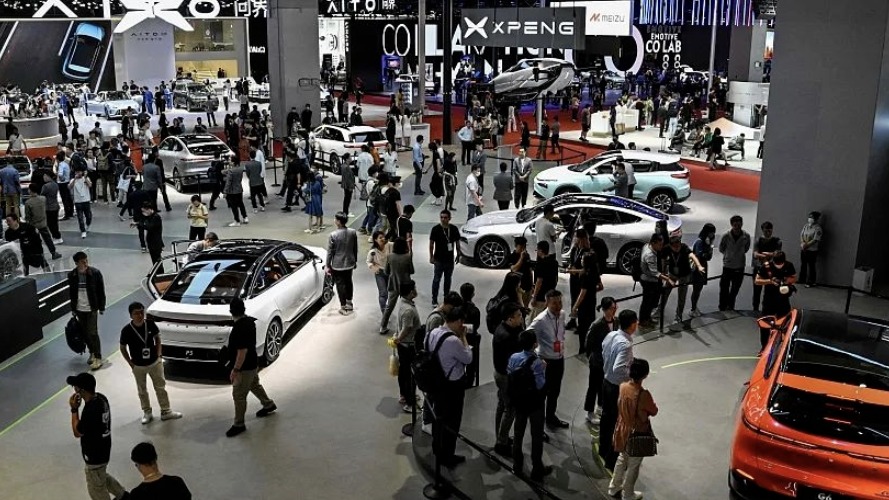 城市NOA百城行动、软件终身免费，一场关于智能驾驶的精彩纷呈