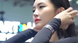 大长腿美女车模，身高超过一米八