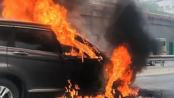 坚决不买电车！为何电车起火这么可怕？这才是根本原因