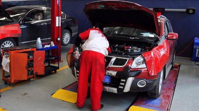 别再给4S店送钱了，汽车这几项保养可以不做，不值得