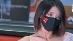  韩国顶级车模大显身材