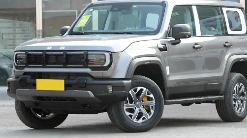 20万级越野车“硬碰硬”，BJ40对上坦克300，谁实力更强