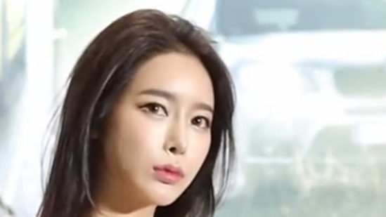 来自韩国的车模小姐姐，青春可爱，很漂亮！