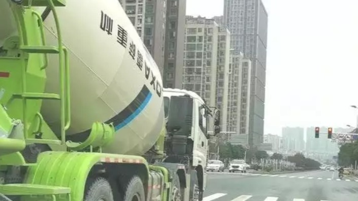 新手开车上路，哪些车最好离得远远的？老司机的经验总结给你听