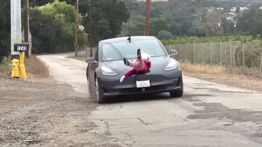 花400万投超级碗广告只为黑特斯拉 这不比拉横幅维权更损？