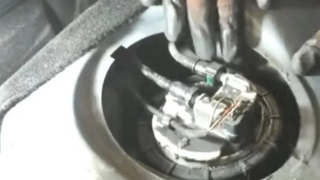 车子才修好没几天又坏了，结果是换错零件，该不该找修车店的麻烦