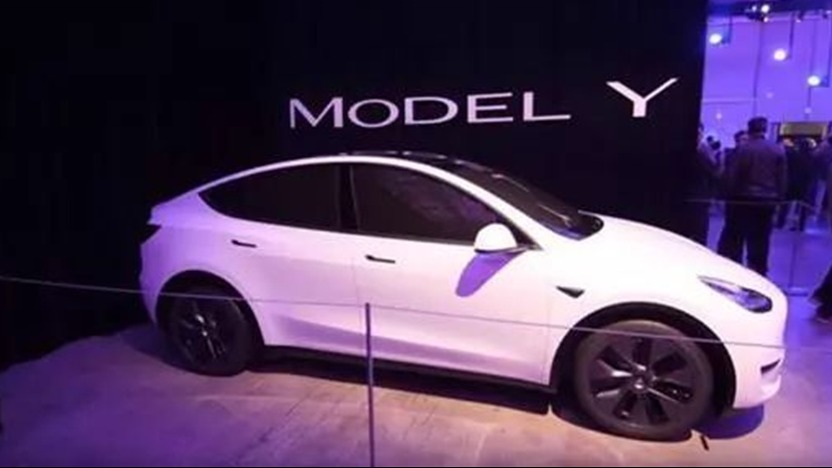 天气变冷 特斯拉Model Y走不了直线了