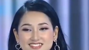  性感车模比基尼秀  