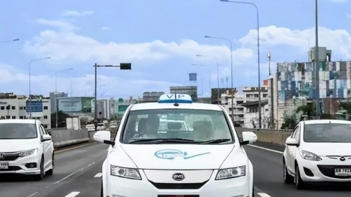 中国成最大汽车出口国：泰国人排队订车，一半德国司机想买中国车