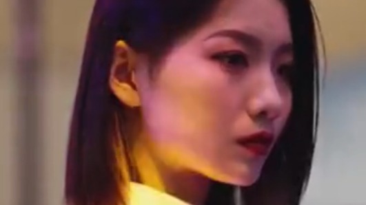 不愧是韩国第一车模，转过身的那一刻，感觉自己恋爱了！