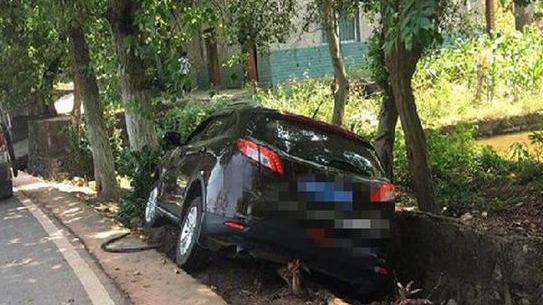 开车掉沟怨车大？找不好车轮位置，开什么车都没用