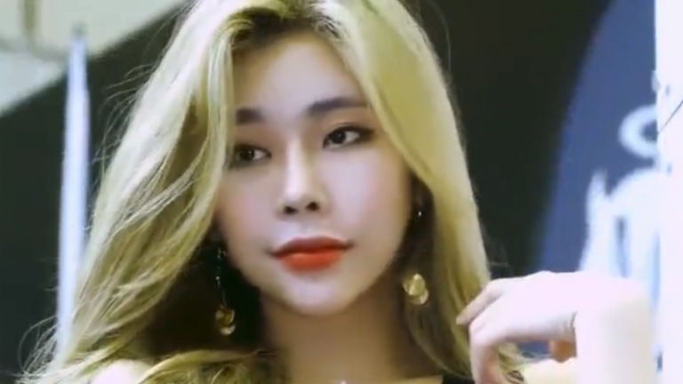 仙气十足的美女车模，一出场就成为焦点！