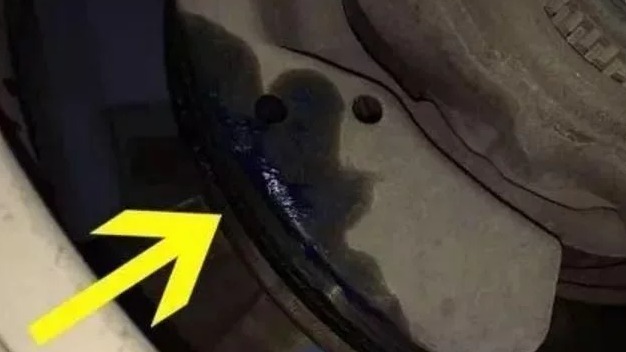 车主自己更换刹车片，钱是省了命差点没了