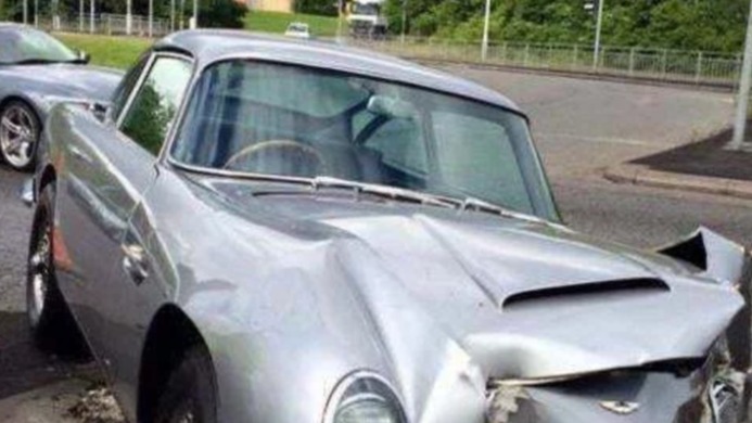 世界上50个昂贵的事故，直升飞机撞到大巴，千万跑车遇到新手