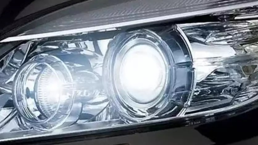 汽车大灯老化发黄怎么办？不用换，这样做能省几千块！