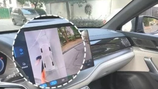 汽车透明底盘好用吗？是在车底装了摄像头吗？带你看看就清楚了