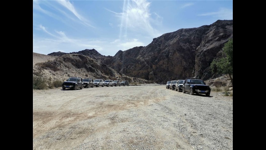 穿越无人戈壁滩砂石 开着这款车不惧 坐着也能睡着