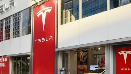 特斯拉向下，比亚迪向上