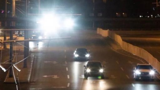 监控补光灯“亮瞎眼”，道路安全不能顾此失彼