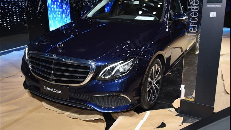 北京奔驰E 300 eL上市，一口价50.98万元