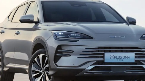 比亚迪宋 PLUS DM-i 对比零跑 C10，差异很明显