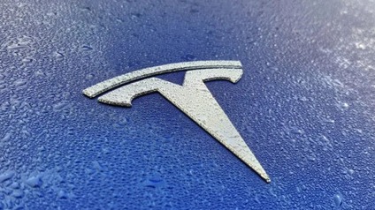 “失控”的特斯拉，麻烦不断