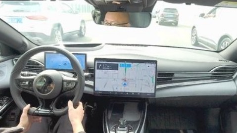 学车时经常把方向盘打死，为何自己开车就不可以呢？真的会伤车吗