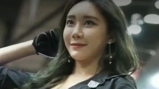  韩国女车模白加黑 