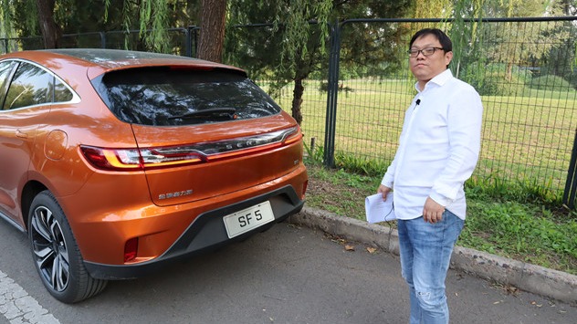 上打特斯拉下打保时捷 用过金康赛力斯SF5才知黑科技是这样