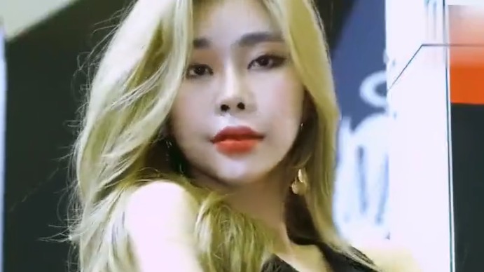 仙气十足的美女车模，一出场就成为焦点！