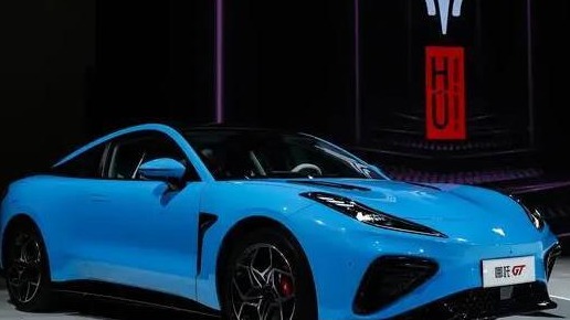 想要靠跑车逆袭？草根出生的销冠王，活成了一个笑话