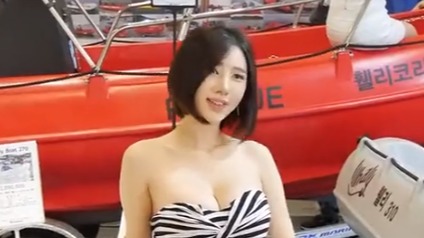 美女车模小姐姐好身材，又可爱哦