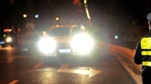 开车闪一下、闪二下、闪三下是什么意思？这些暗语不能不懂