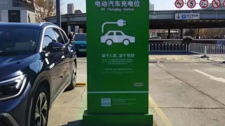 低温季节，新能源汽车需要“热车”吗？